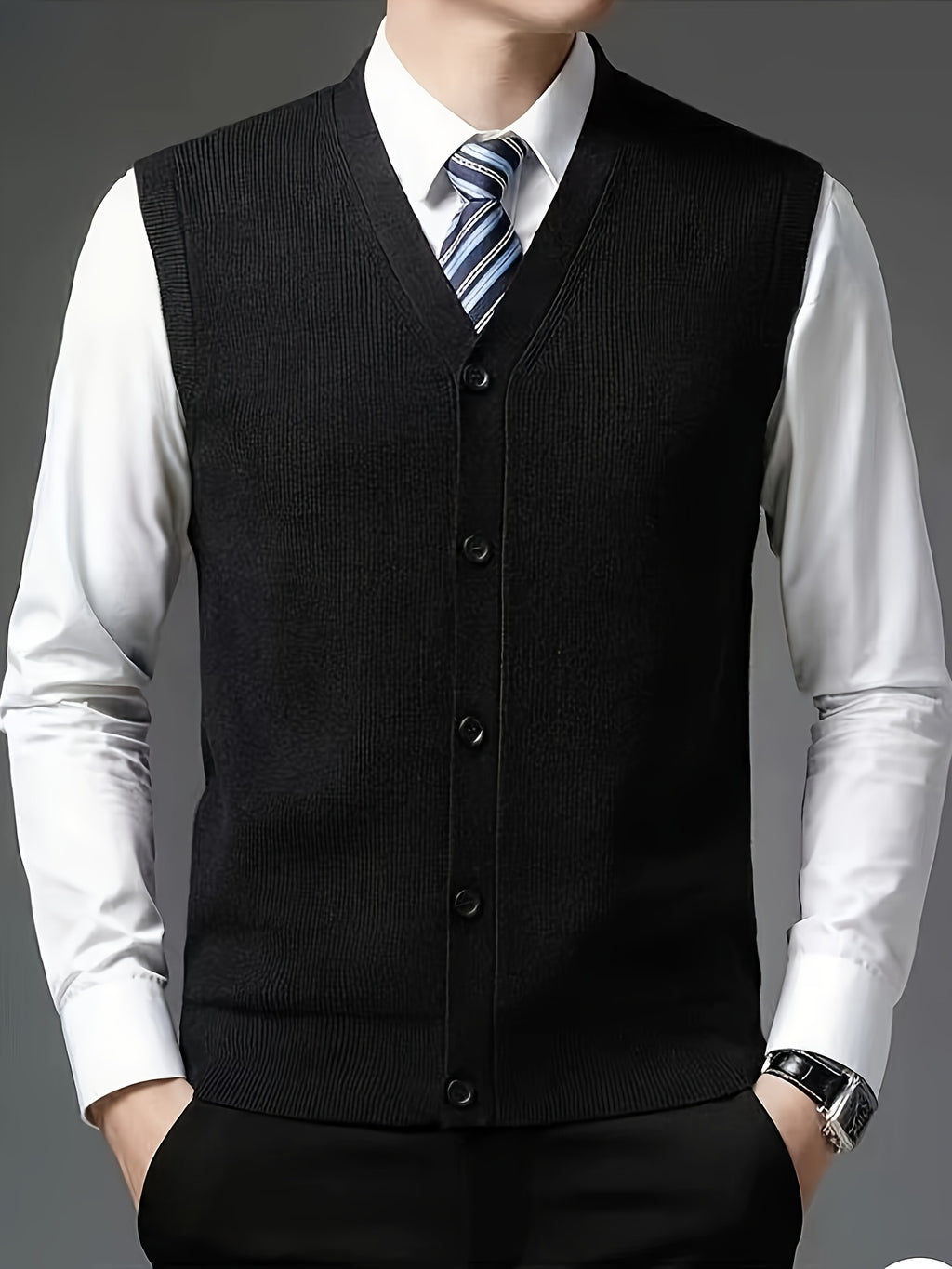 Gilet à col en V de couleur unie tricoté confortable et à la mode pour hommes 1 pièce (Jiang Xuyu)