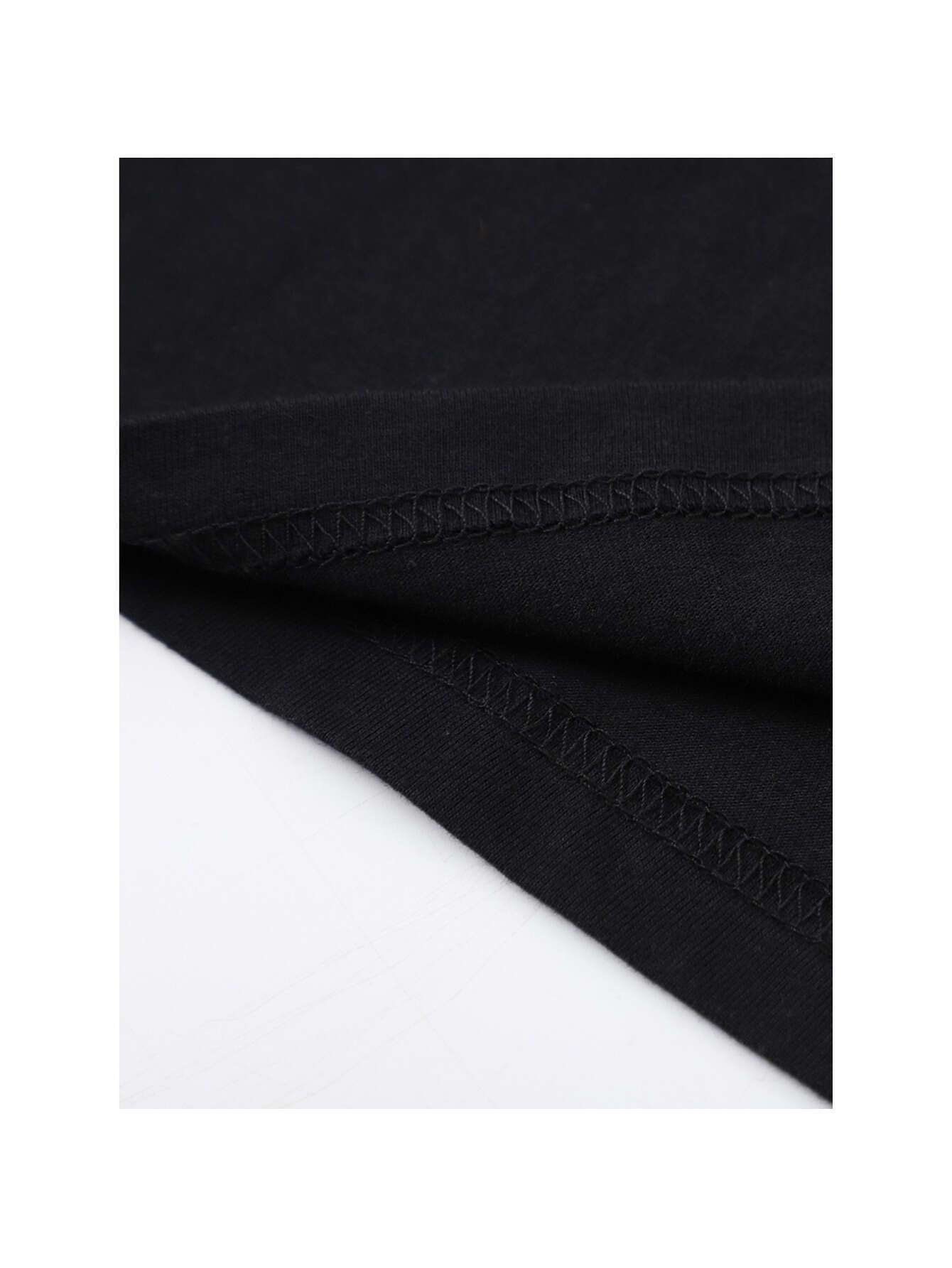 MenFashion Toronto Canada Graphic Cotton T-Shirt- Black Short Sleeve Crew Neck, Iconic Skyline Print, Lightweight and Breathable, Suitable for Summer Outings, Casual Wear and Everyday Style, Outdoor Activity Shirt| Machine washable